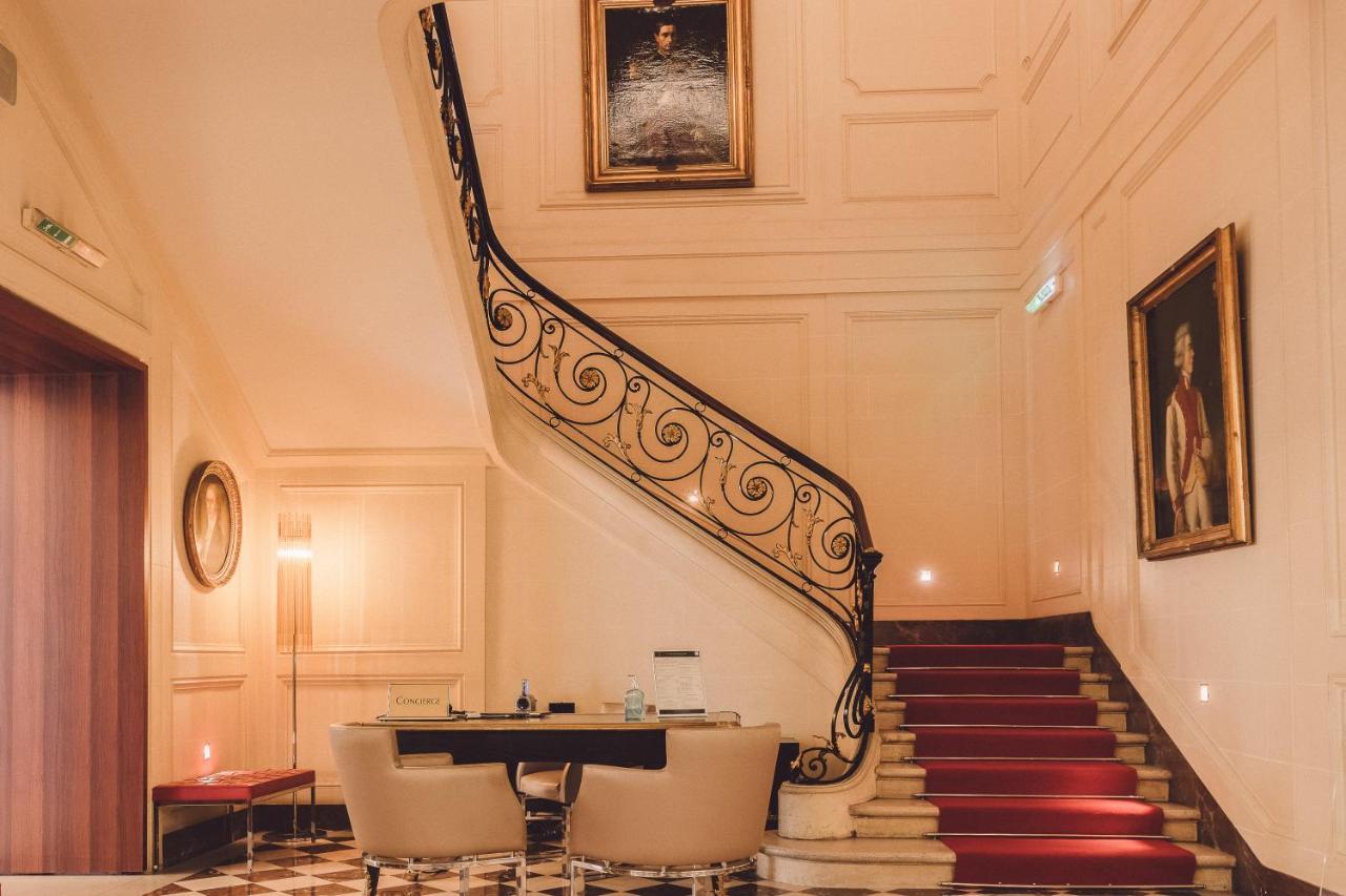 โฮเทล เดอ แซร์-ปารีส ชองเซลิเซ Hotel ภายนอก รูปภาพ
