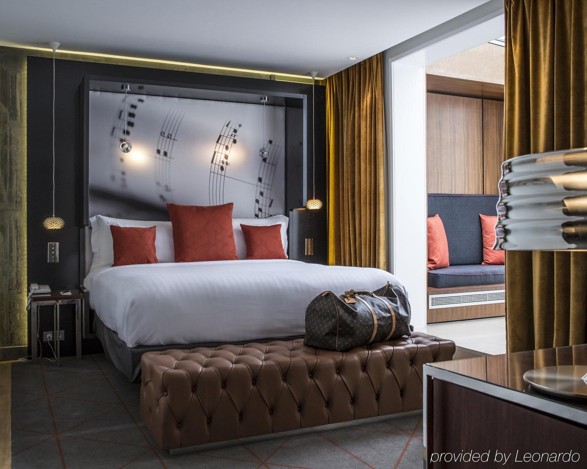 โฮเทล เดอ แซร์-ปารีส ชองเซลิเซ Hotel ภายนอก รูปภาพ